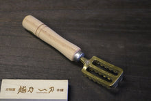 画像をギャラリービューアに読み込む, 真鍮 ウロコ取り 中