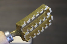 画像をギャラリービューアに読み込む, 真鍮 ウロコ取り 中